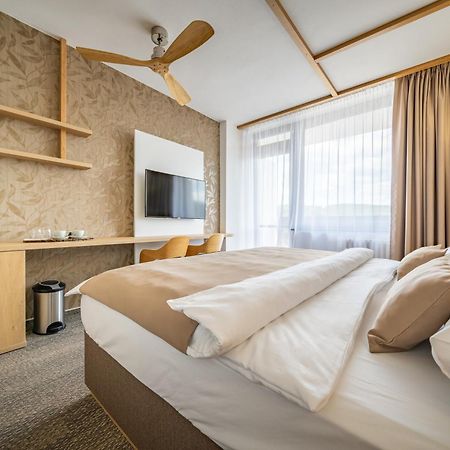 Hotel Adamantino Luhačovice Εξωτερικό φωτογραφία