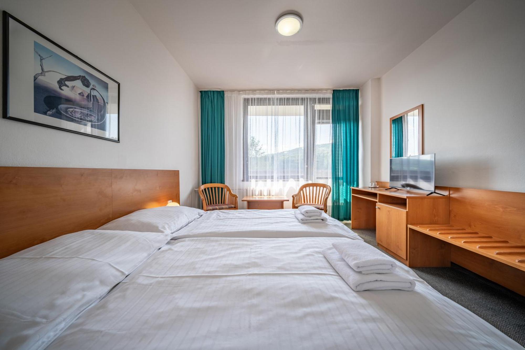 Hotel Adamantino Luhačovice Εξωτερικό φωτογραφία
