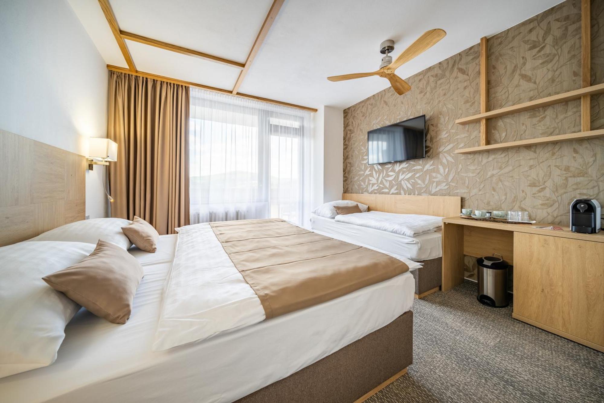 Hotel Adamantino Luhačovice Εξωτερικό φωτογραφία
