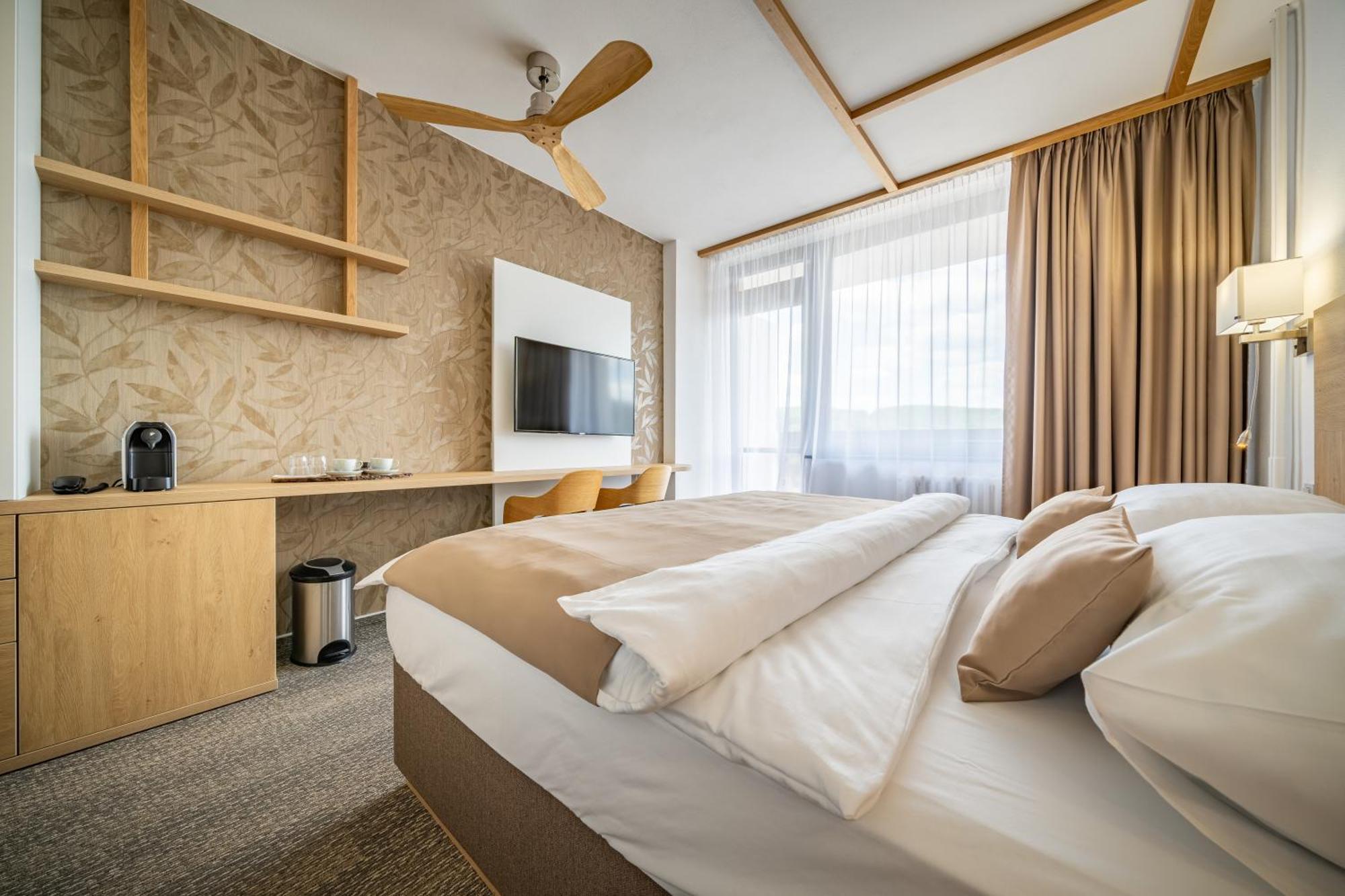 Hotel Adamantino Luhačovice Εξωτερικό φωτογραφία